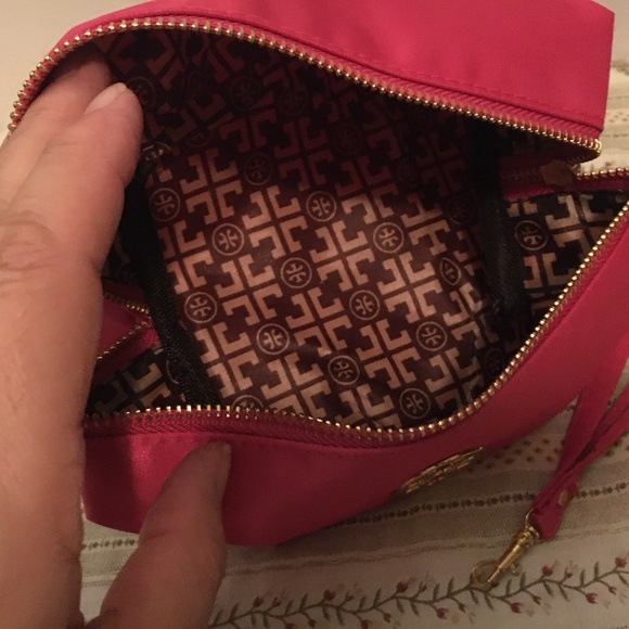 Tory Burch hot pink wristlet/toiletry bag - Picture 6 of 6